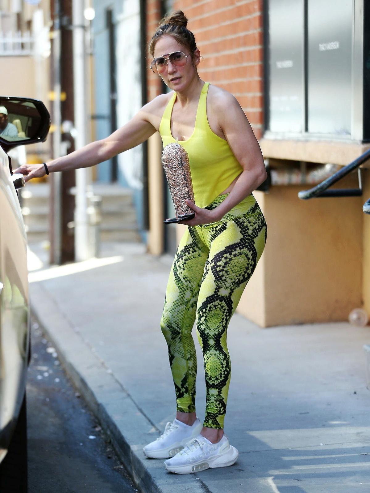 Jennifer Lopez wychodzi z siłowni
