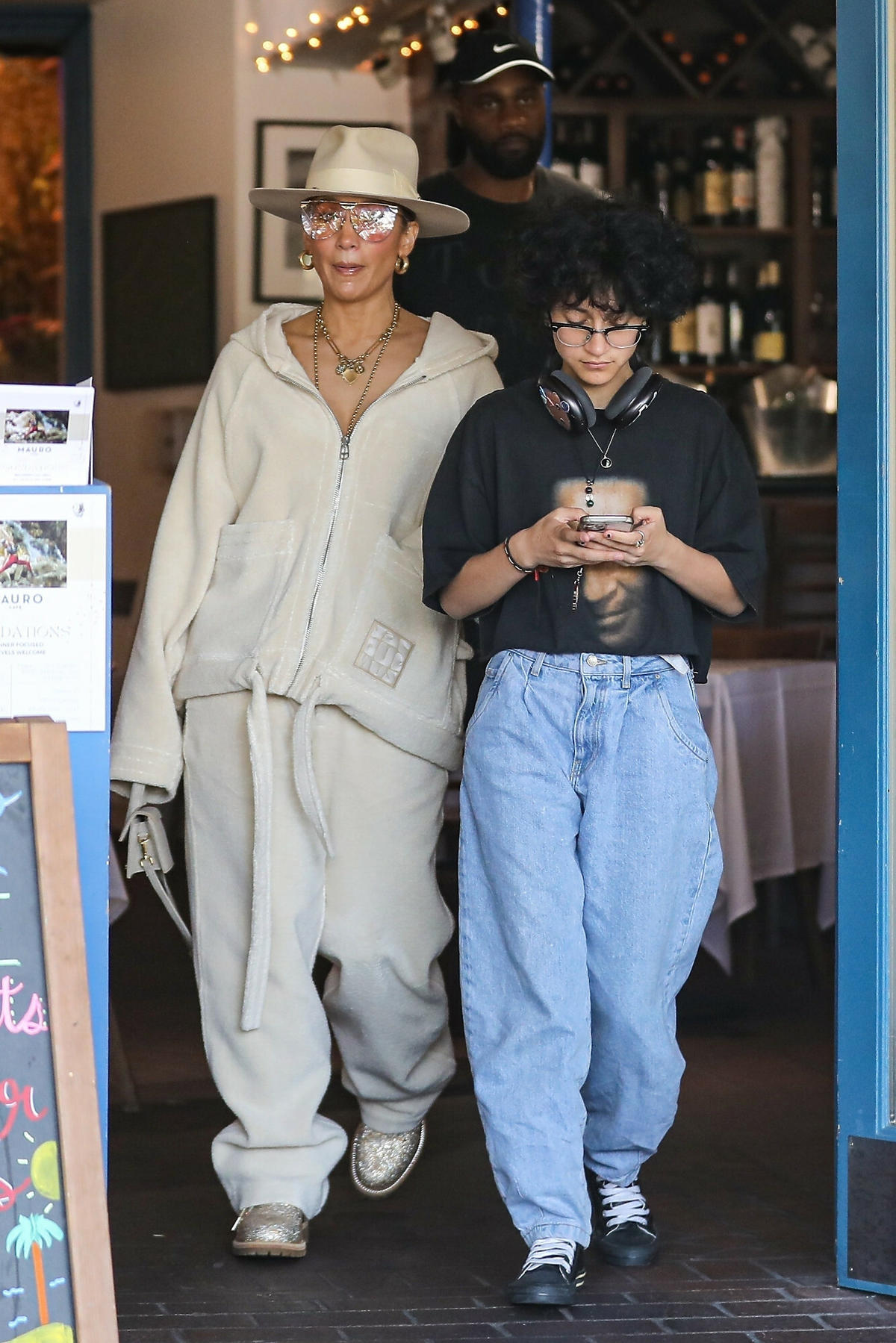 Jennifer Lopez z córką Emme w restauracji 