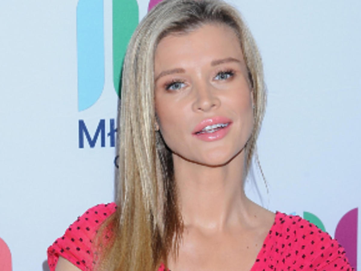 Joanna Krupa pokazała brzuch po ciąży