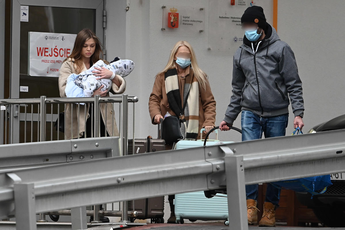 Joanna Opozda opuszcza szpital z rodziną