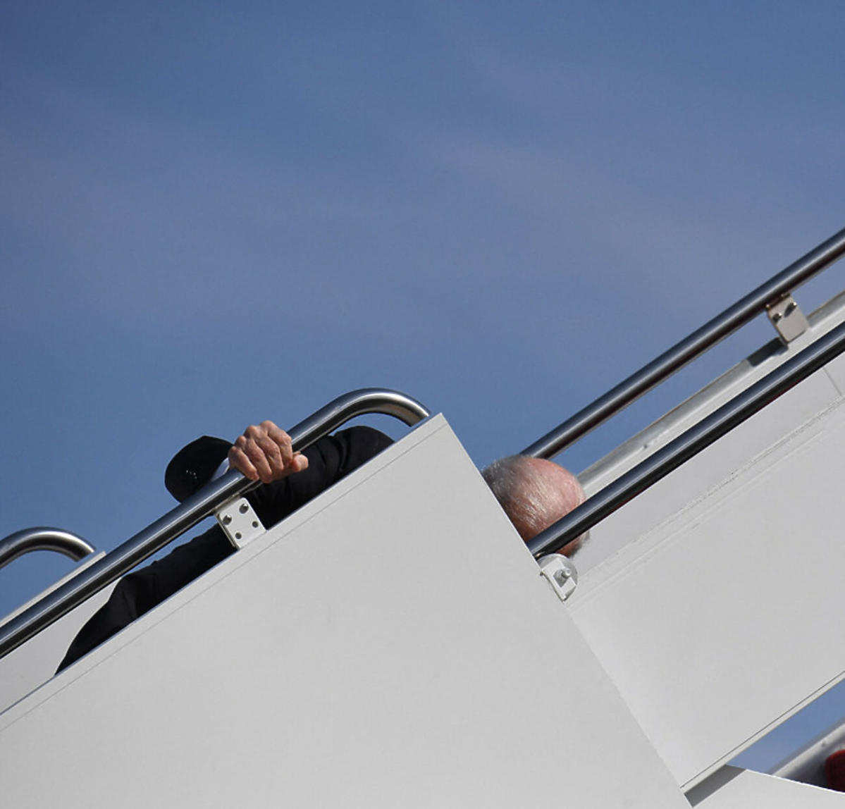 Joe Biden upadł na schodach Airforce One