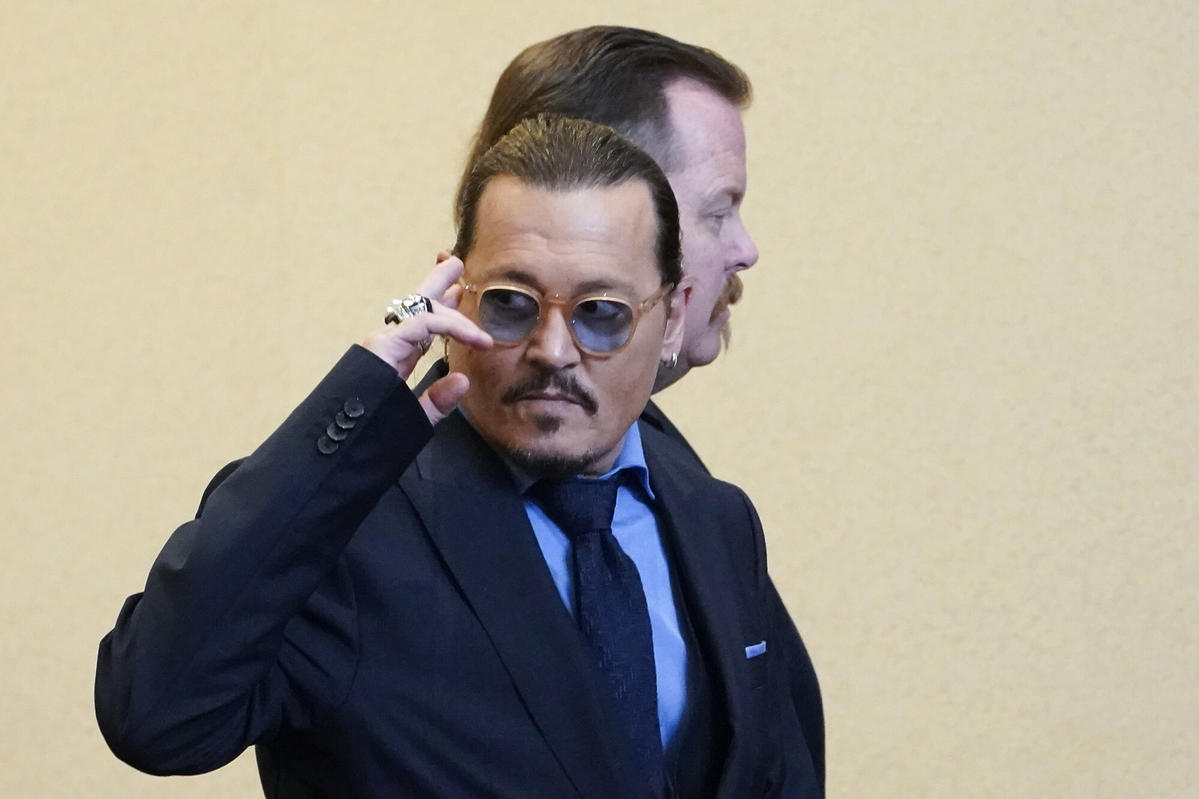 Johnny Depp cieszy się z wyroku sądu