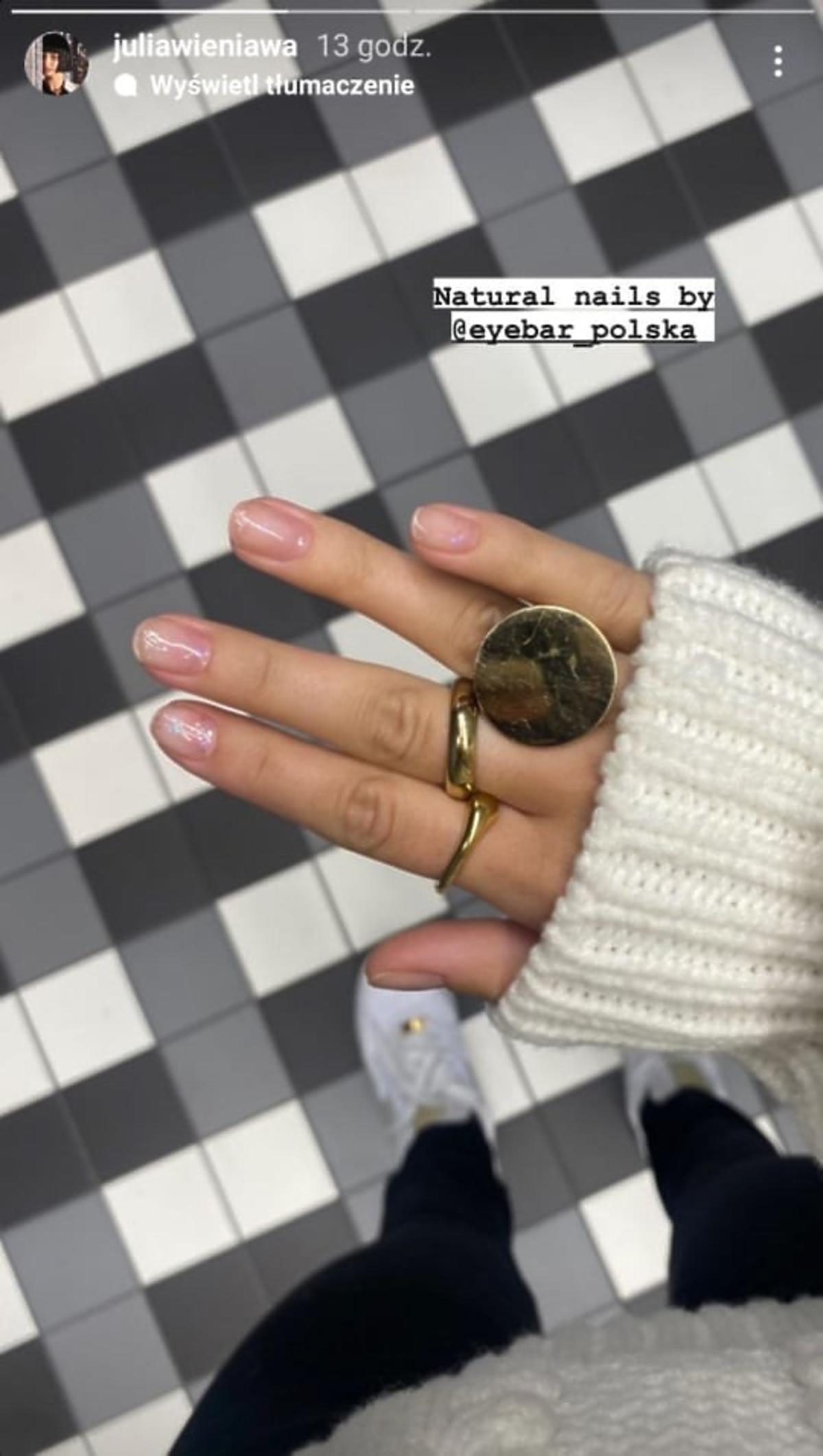 Julia Wieniawa modne paznokcie na jesień