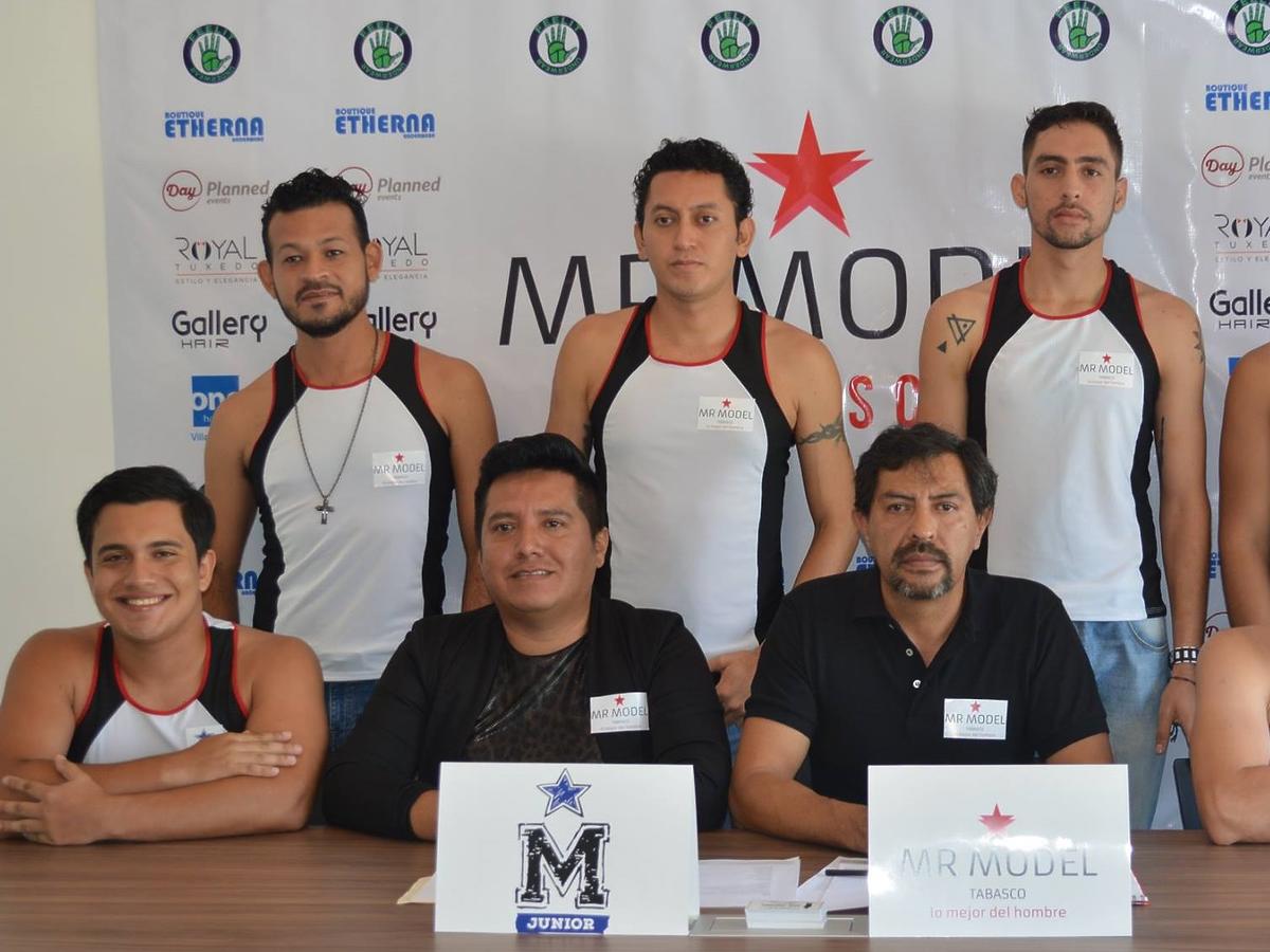 kandydaci do tytułu mistera w konkursie Mr. Model Tabasco w Meksyku