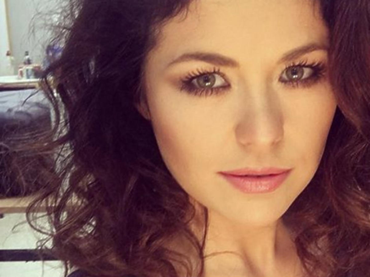 kasia cichopek selfie kręcone włosy długie rzęsy