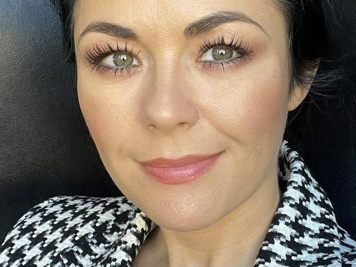 Kasia Cichopek używa odżywki do rzęs za 22 zł! Normalnie kosztuje prawie 80! "Włoski są dłuższe, wyrastają nowe"