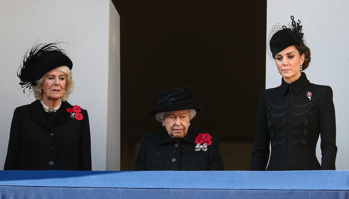 Kate i Camilla urządziły królowej Elżbiecie II piekło w czasie świąt. Na jaw wychodzą kolejne fakty z ich karczemnej awantury