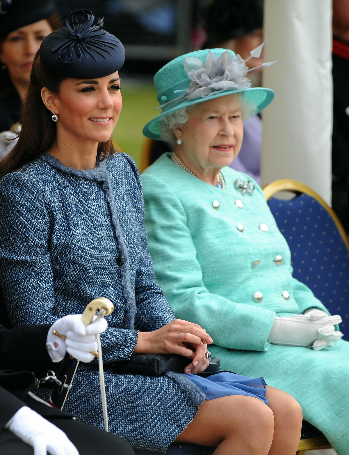 Królowa Elżbieta II chce specjalnie wyróżnić księżną Kate. Żona księcia Williama otrzyma od niej wyjątkowy prezent