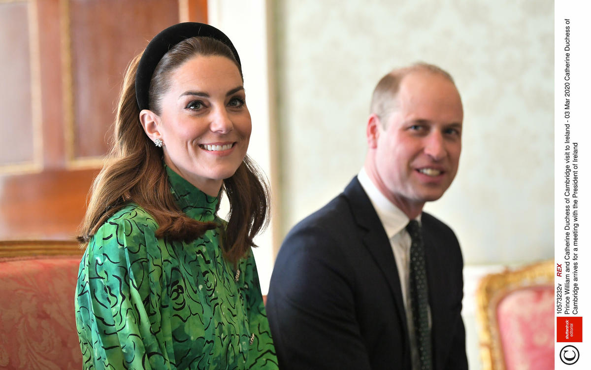 Królowa Elżbieta II chce specjalnie wyróżnić księżną Kate. Żona księcia Williama otrzyma od niej wyjątkowy prezent