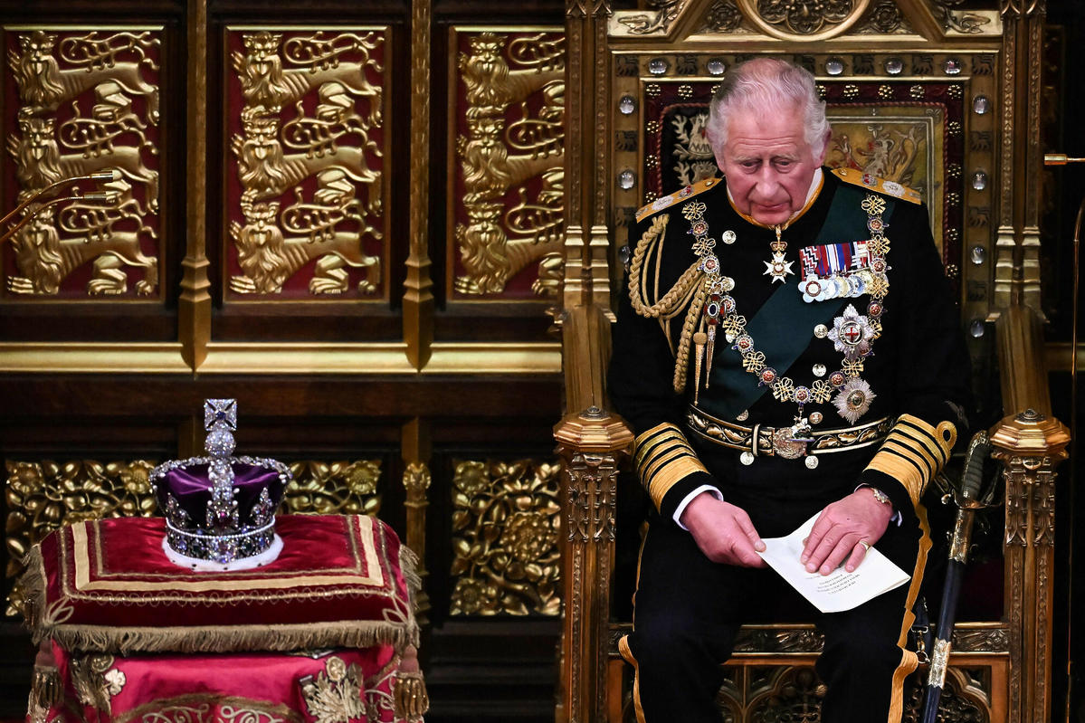 Królowa Elżbieta II ma problem z poruszaniem się