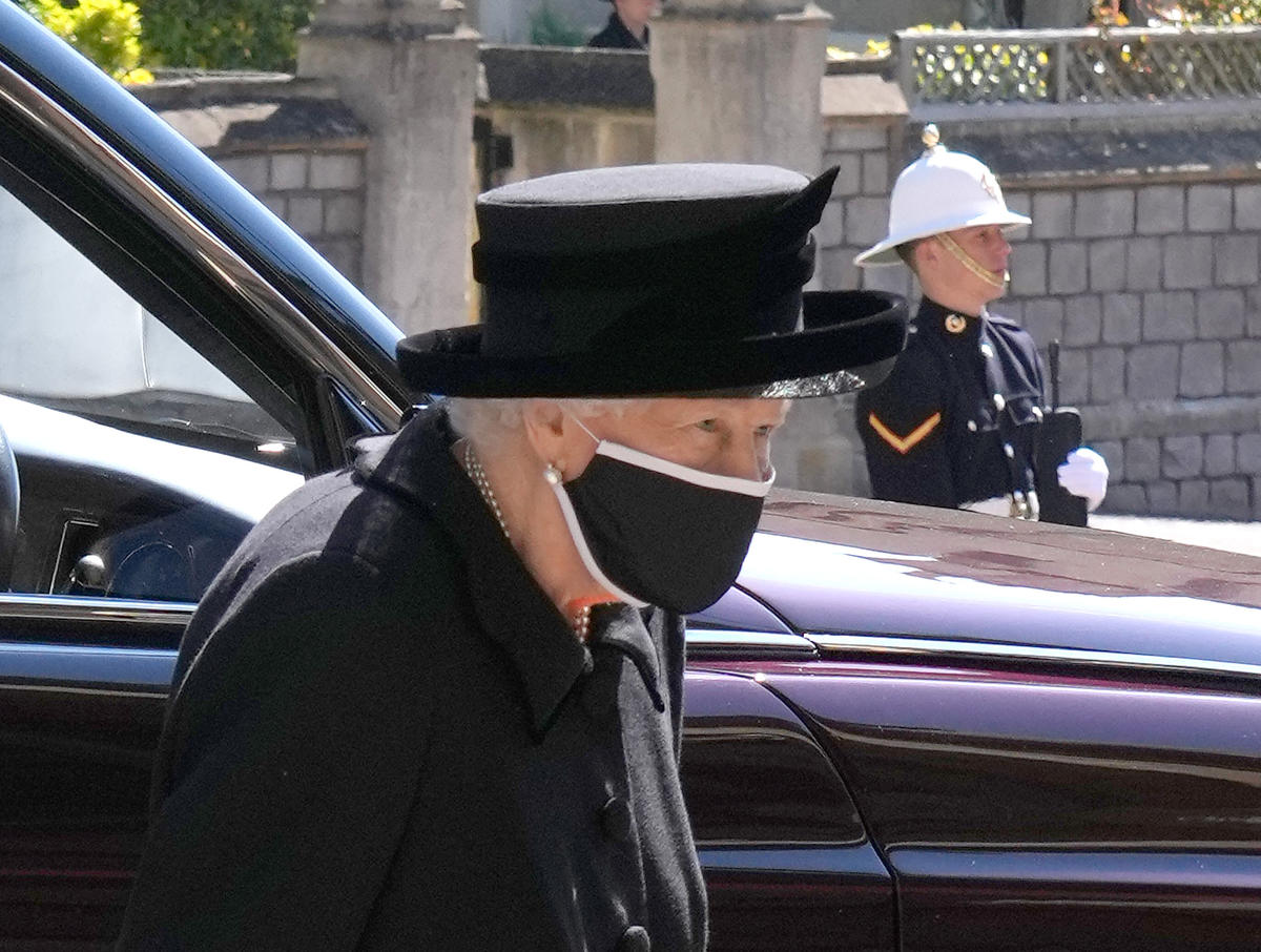 królowa Elżbieta II na pogrzebie księcia Filipa 