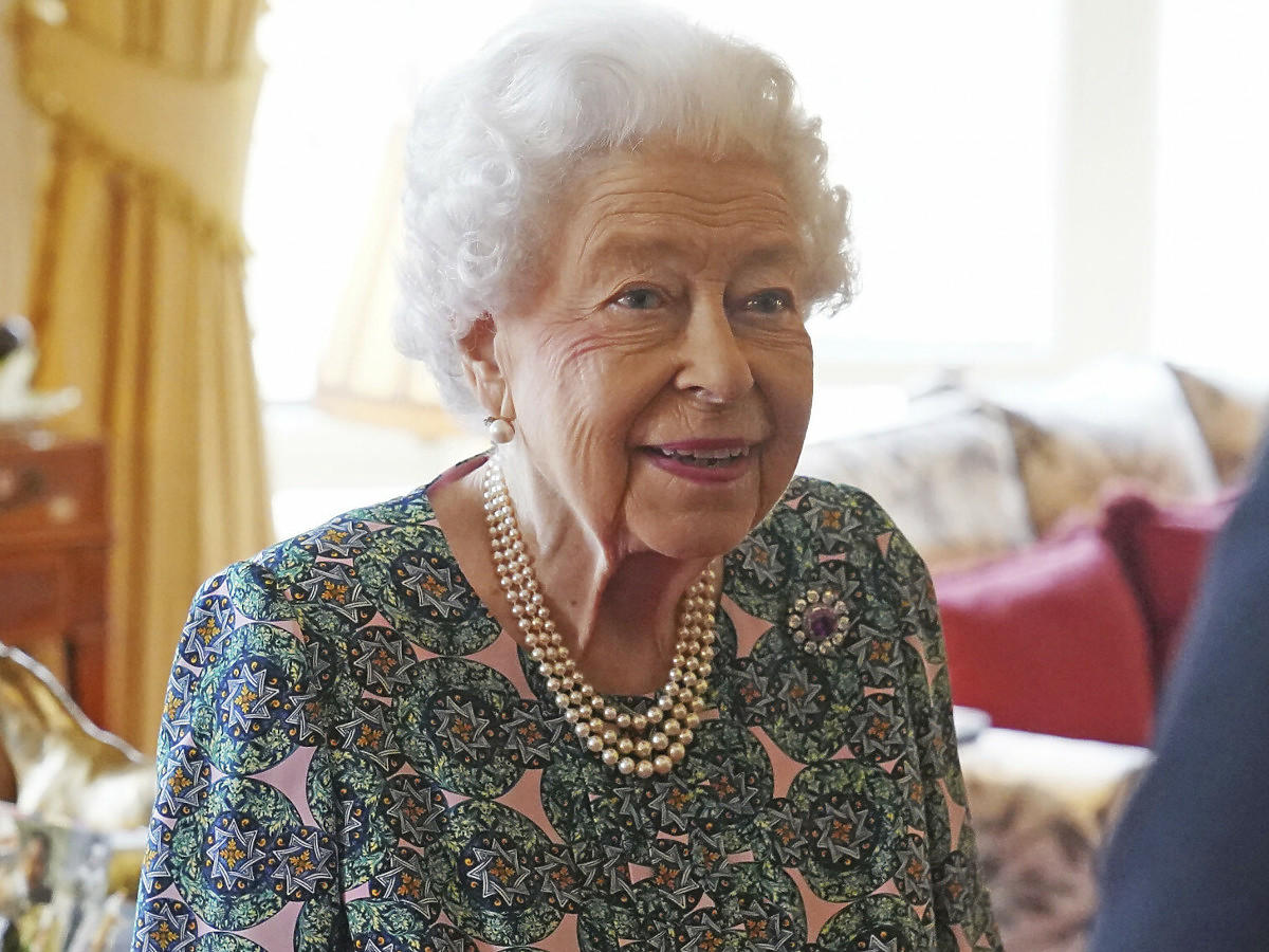 Królowa Elżbieta II przechodzi COVID-19
