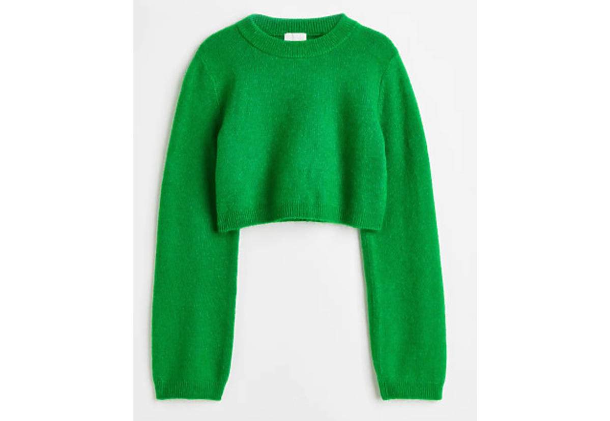 krótki zielony sweter na jesień 2022 z H&M