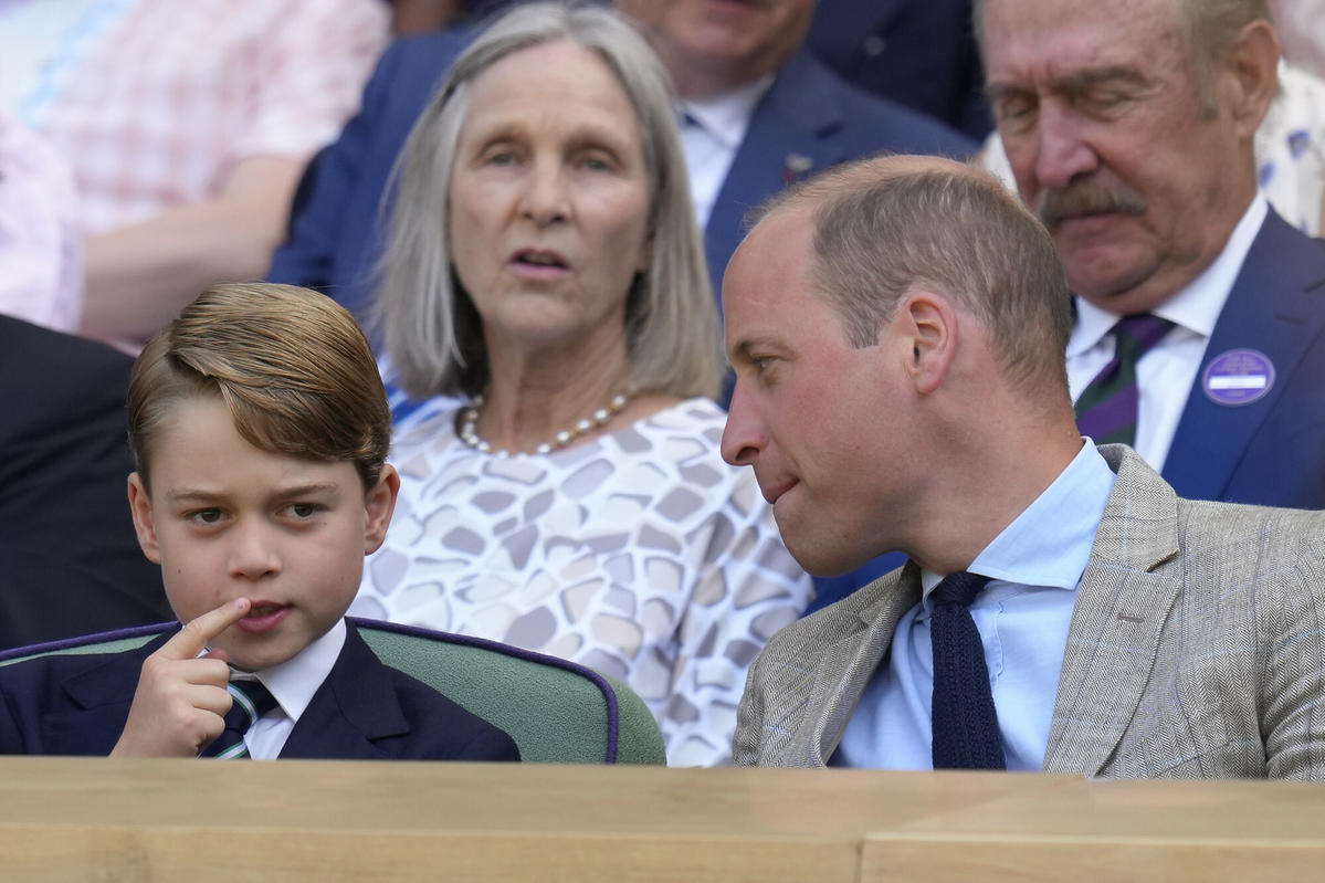Książę George robi miny na finale Wimbledonu