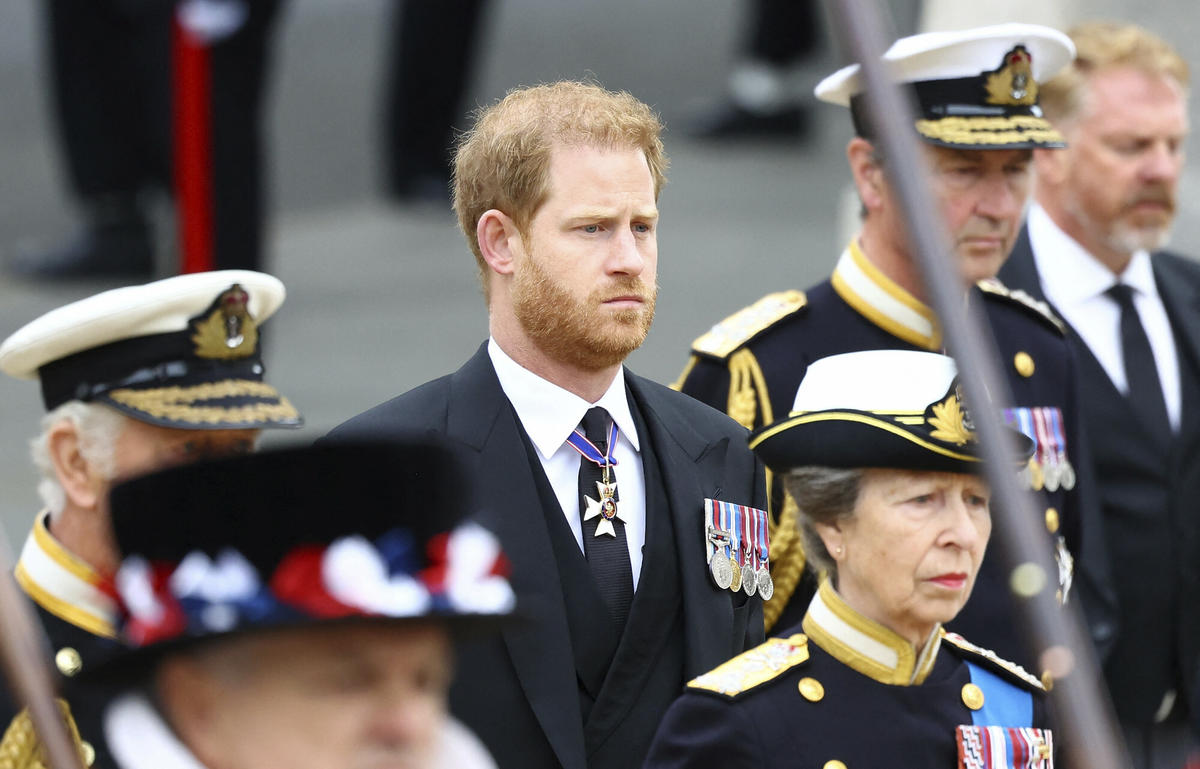 Książę Harry na pogrzebie królowej Elżbiety II