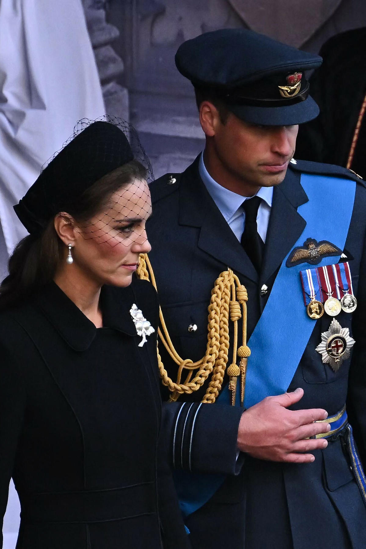 Książe William i księżna Kate na procesji z trumną Elżbiety II