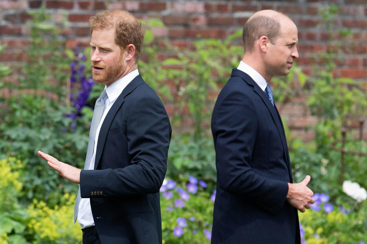 Książe William nie dogaduje się z księciem Harrym