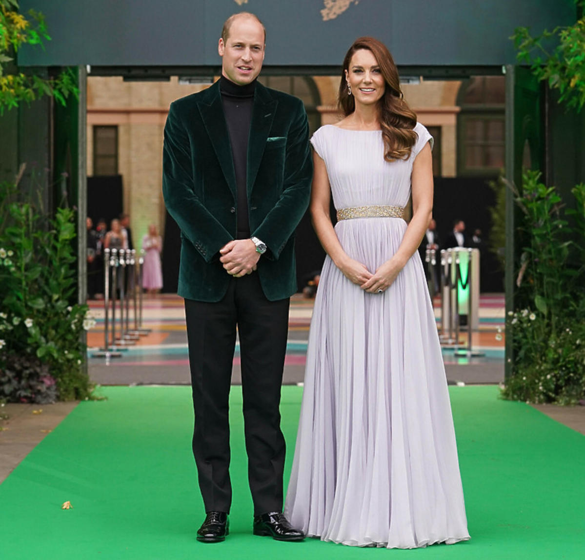 Księżna Kate i książę William na zielonym dywanie gali rozdania nagród Earthshot
