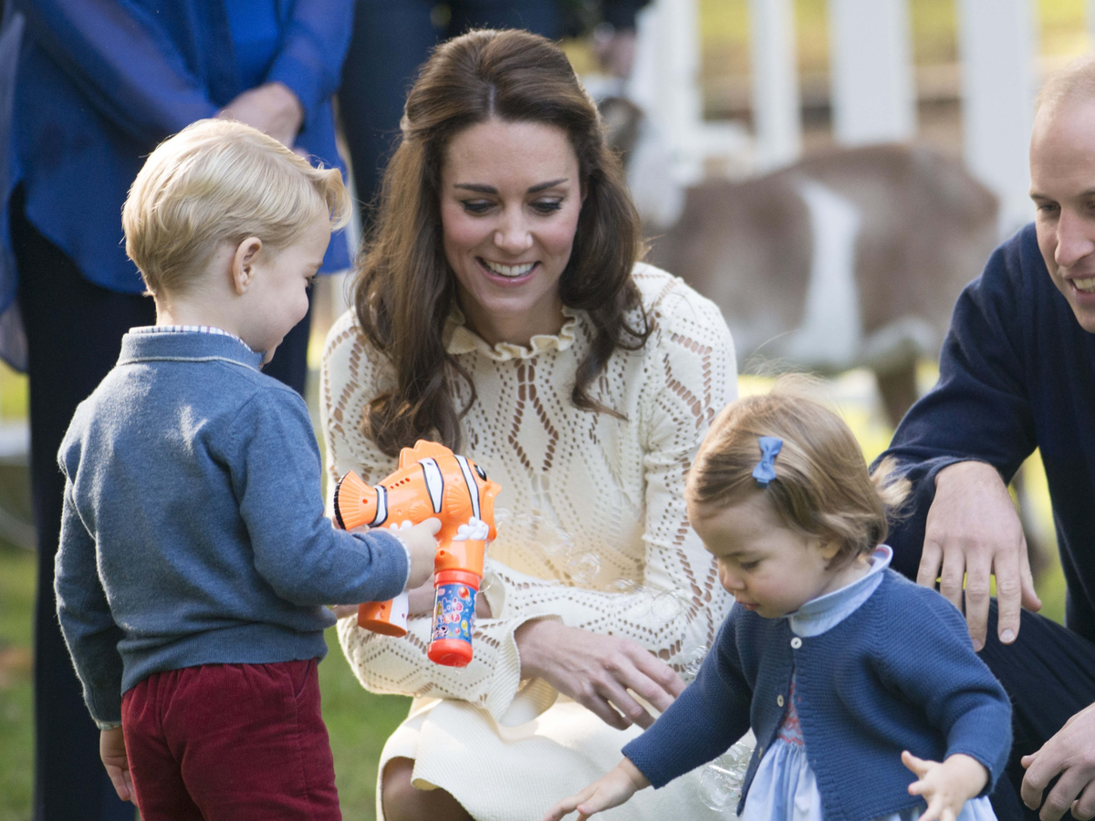 księżna Kate i książę William z dziećmi