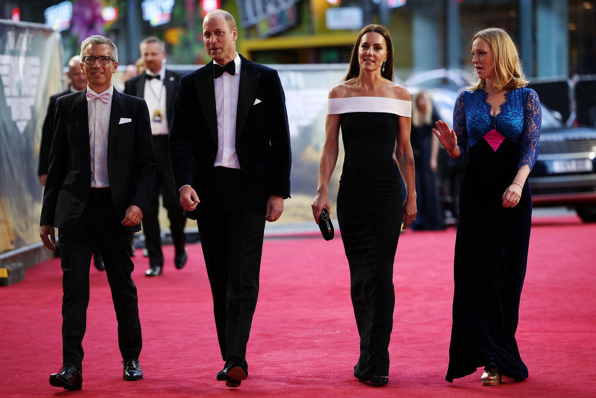 Księżna Kate podkreśliła szczupłą figurę w dopasowanej sukience