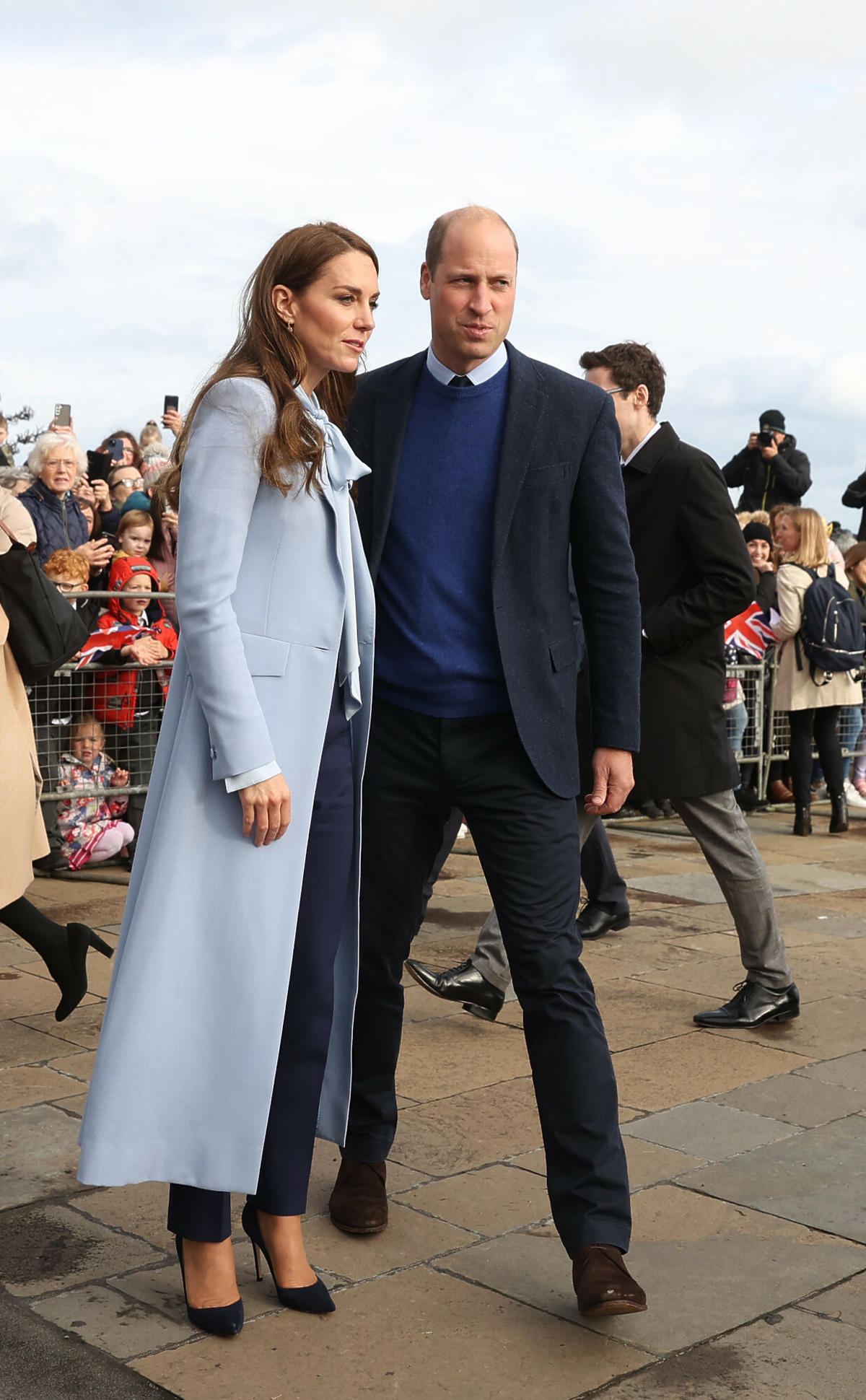 Księżna Kate w błękitnym płaszczu