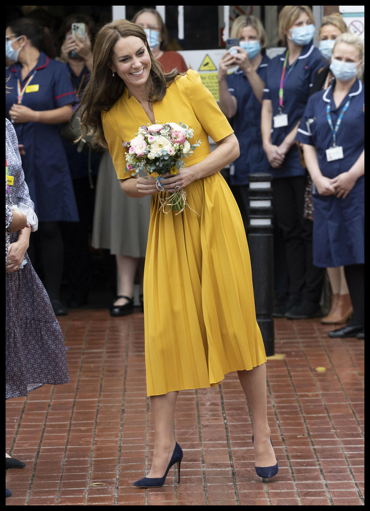 Księżna Kate w musztardowej sukience