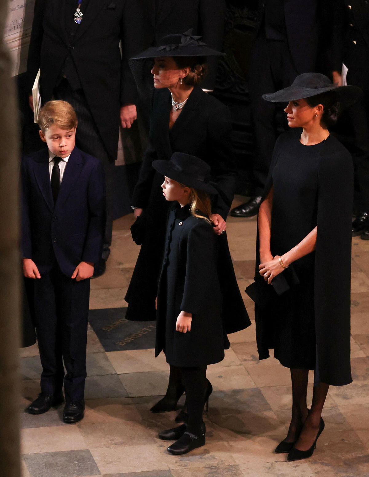 Księżna Meghan z księżną Kate na pogrzebie królowej Elżbiety II