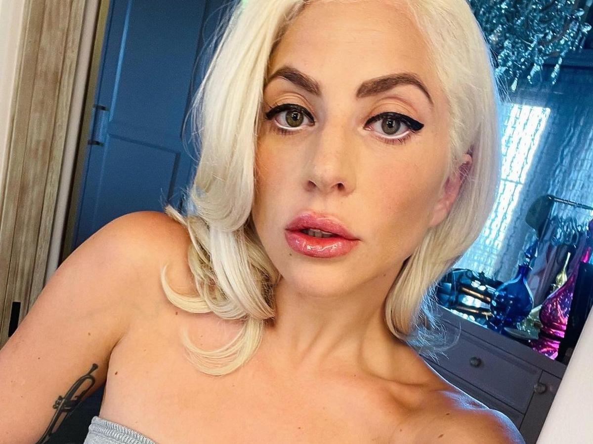 Lady Gaga - modne paznokcie na lato 2023 "Dusty Rose Manicure"
