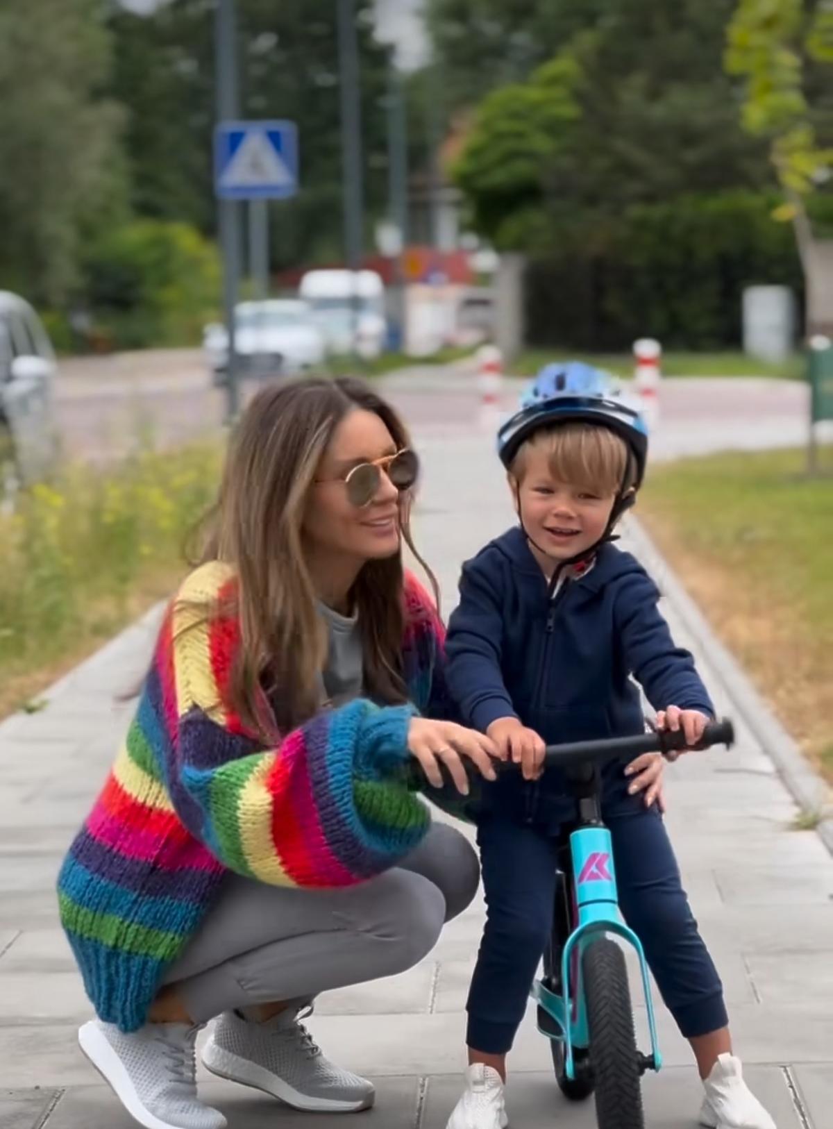 Małgorzata Rozenek z Heniem na rowerze
