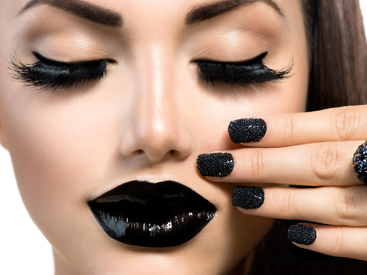 manicure kawiorowy