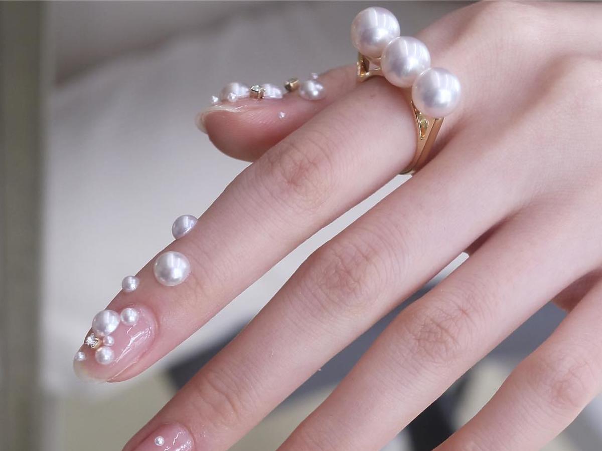 manicure z perłami