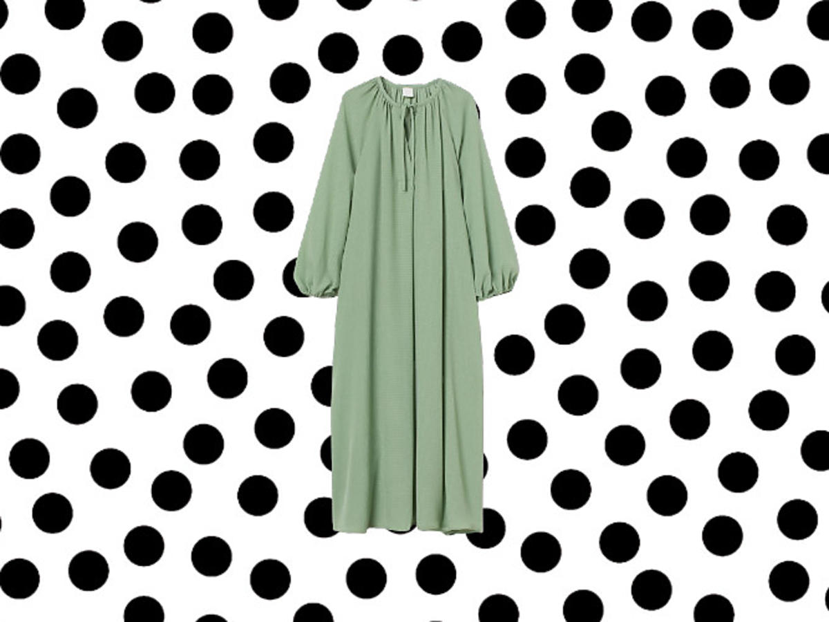 modna sukienka plus size na wiosnę 2022 na wyprzedaży w H&M