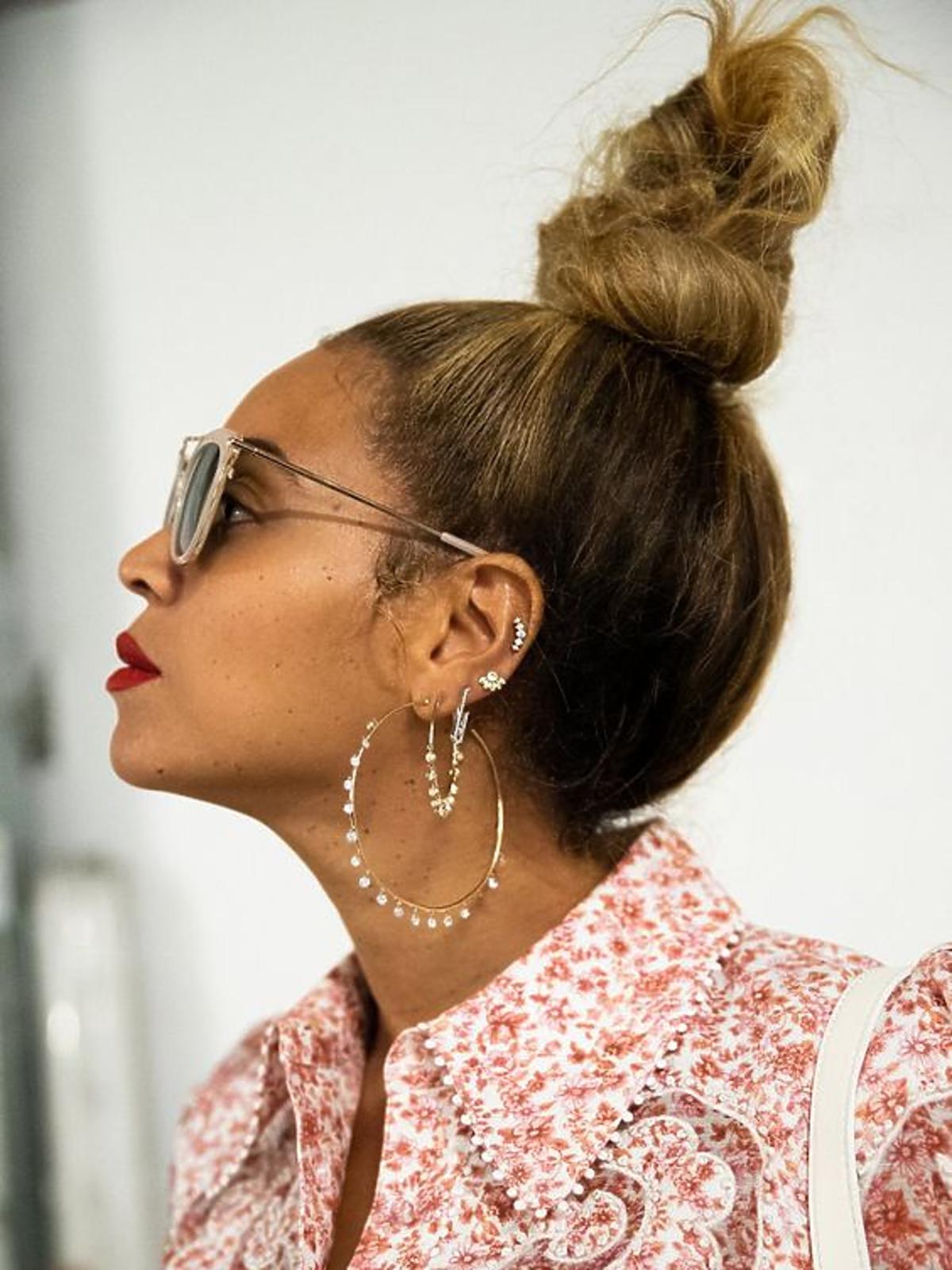 Modne fryzury - bun lift w stylu Beyonce