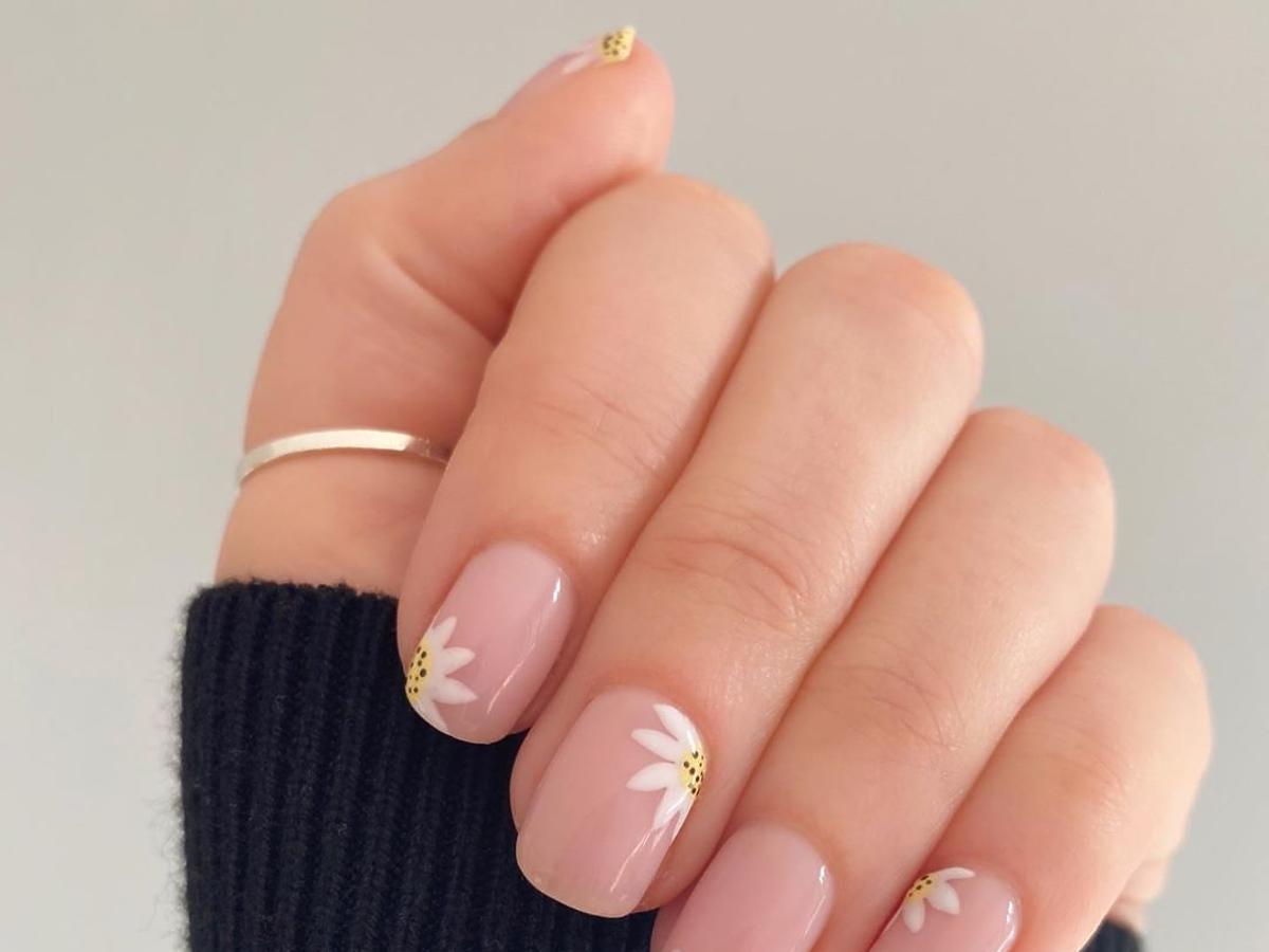 modny manicure 2020 daisy nails