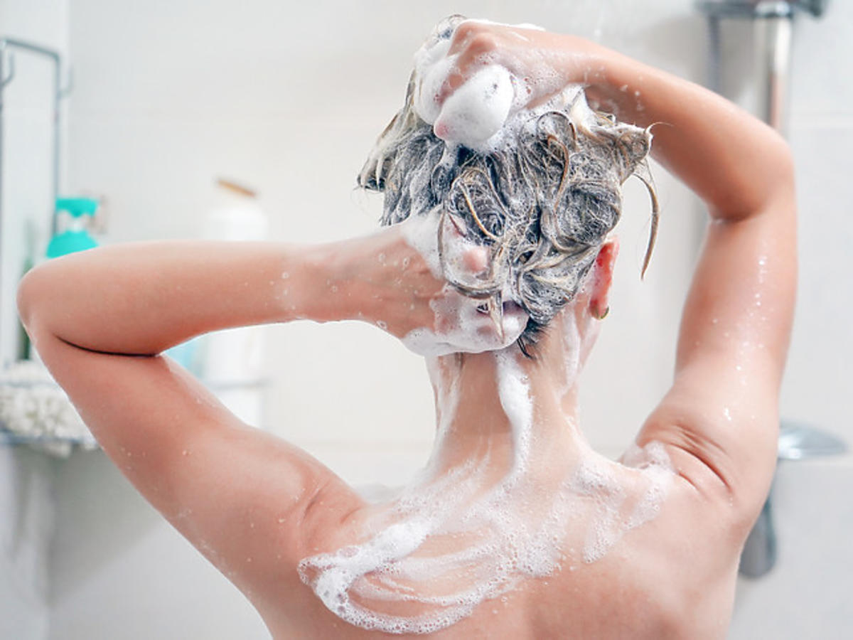 mycie włosów kremem myjącym do włosów blond z Sephory