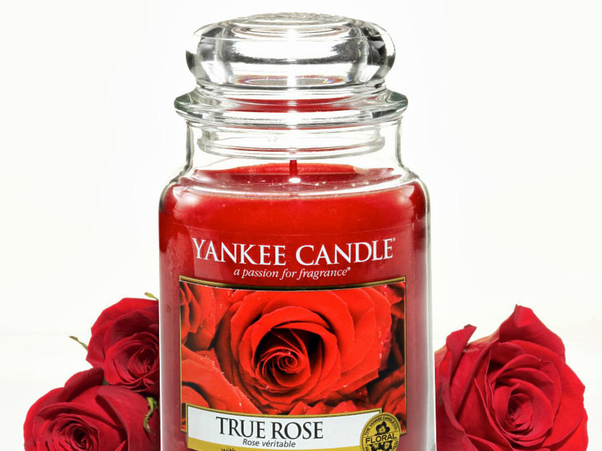 Pachnąca świeca True Rose Yankee Candle, 42zł