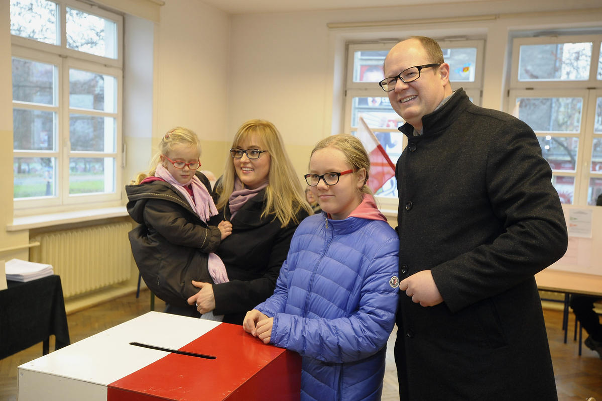 paweł Adamowicz z rodziną