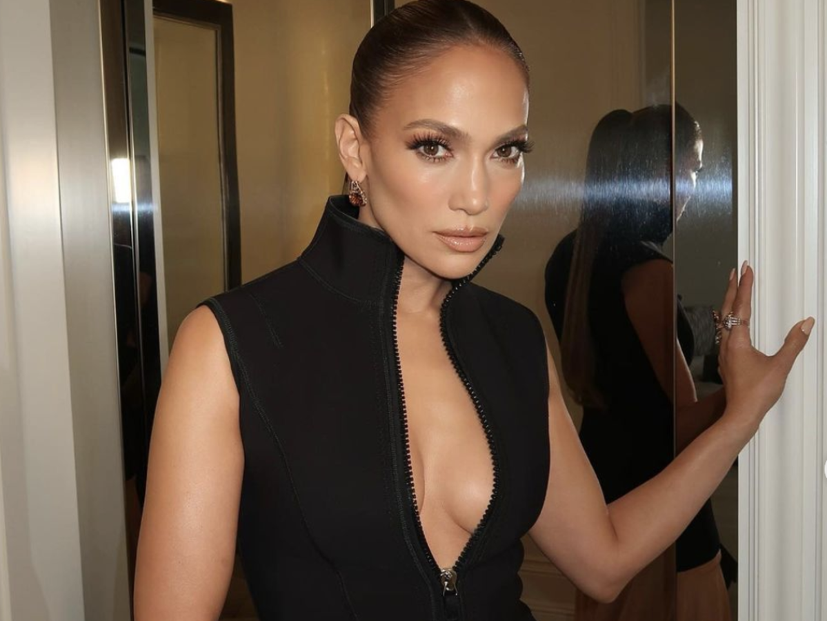 paznokcie na lato 2023 Jennifer Lopez