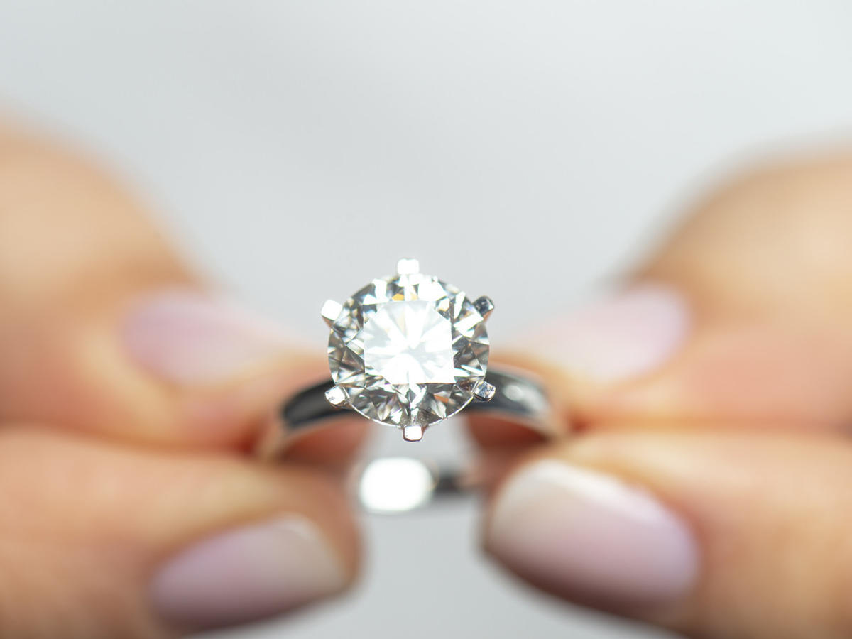 pierścionek zaręczynowy - na którym palcu
