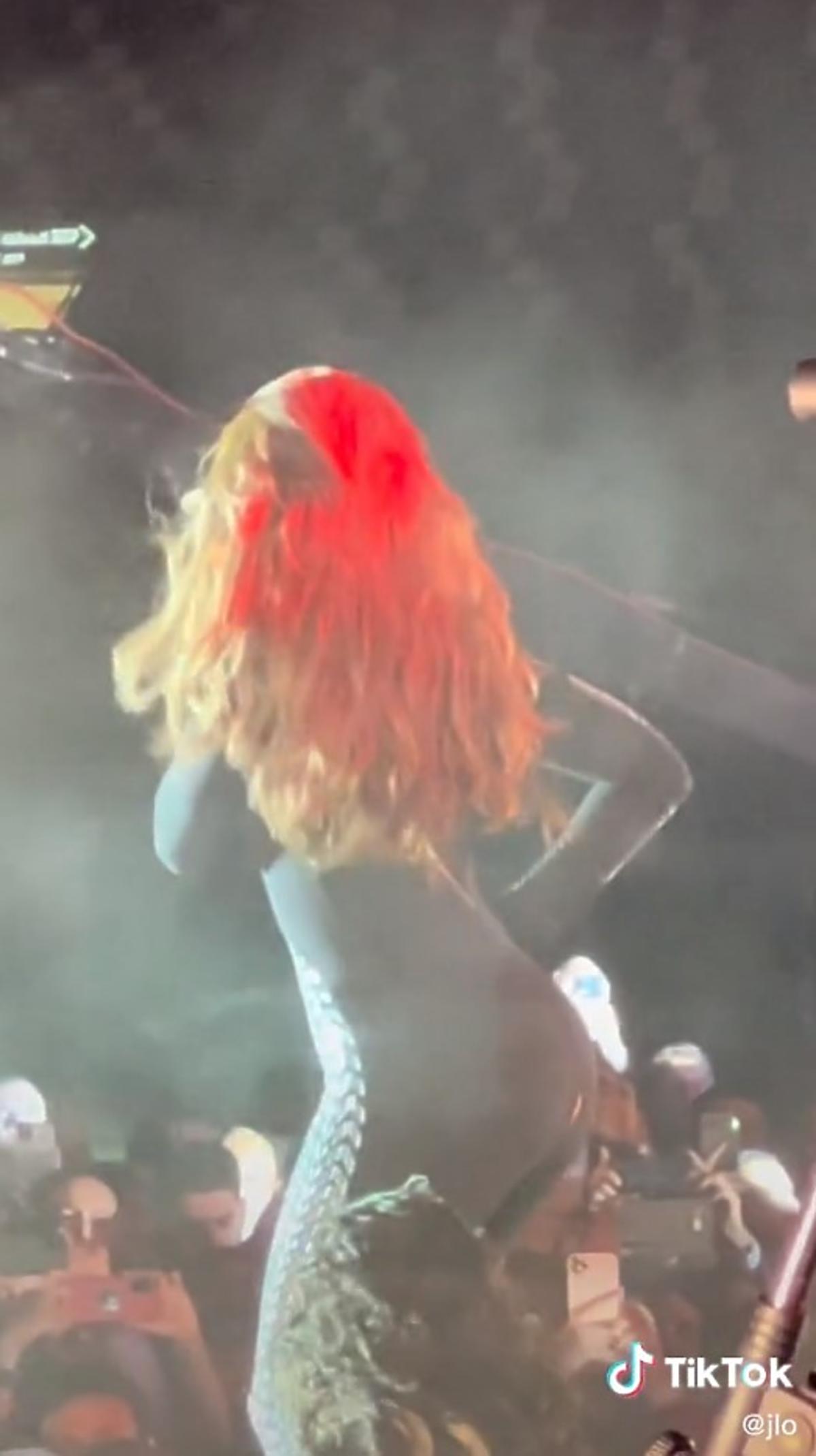 Podczas koncertu Jennifer Lopez zaliczyła wpadkę. Pękł jej kostium na pupie