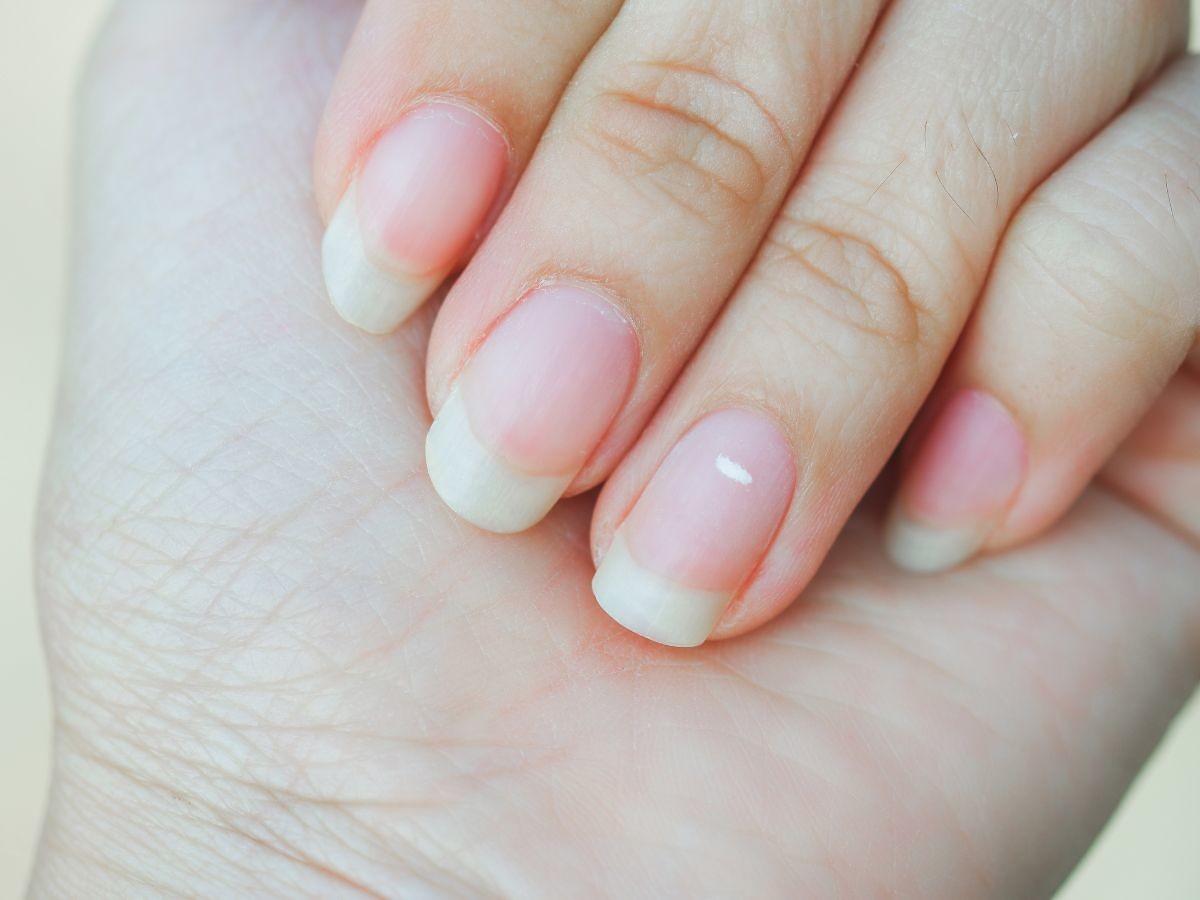 Pofalowane paznokcie