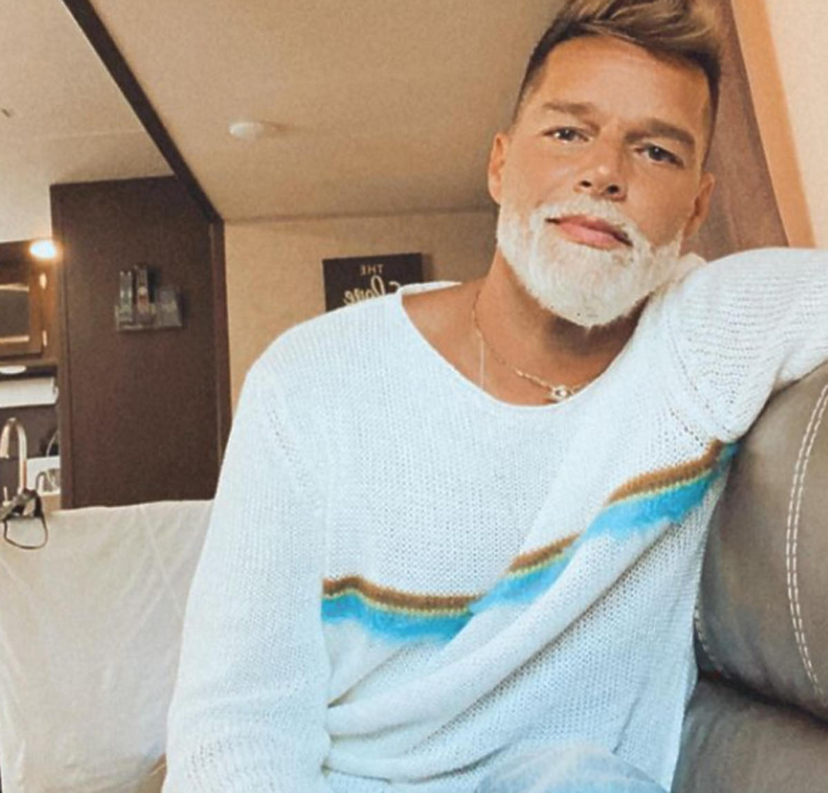Ricky Martin selfie w białej brodzie