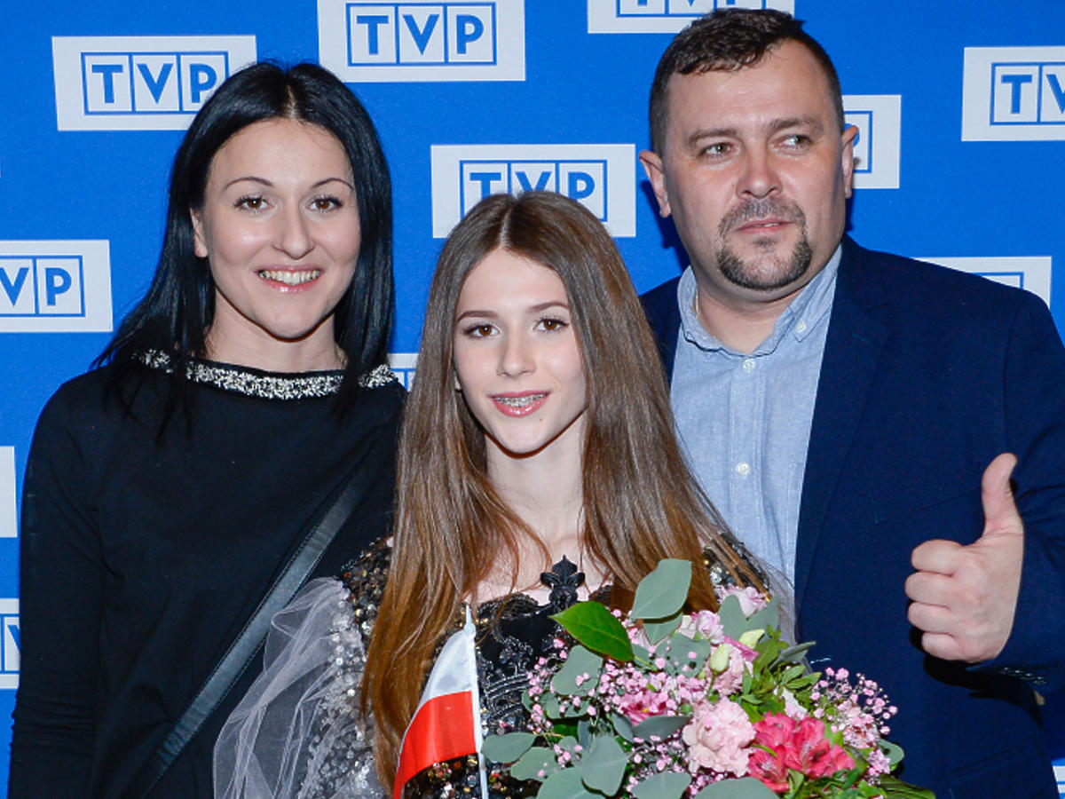 Roksana Węgiel z rodzicami w 2018 roku