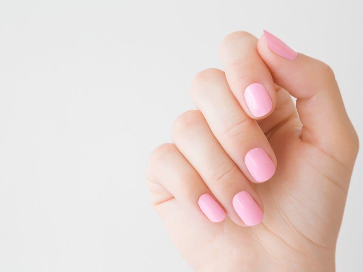 Różowe pastelowe paznokcie 