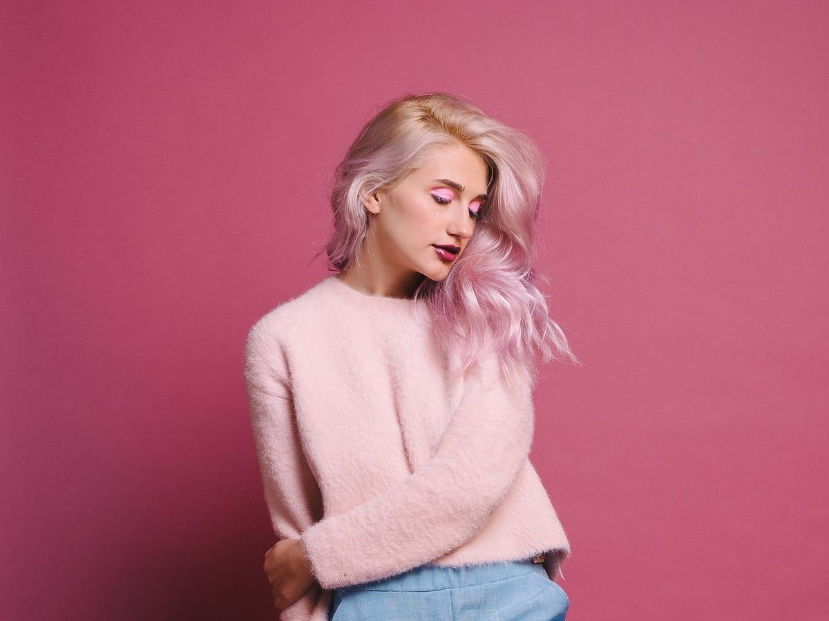 różowy blond