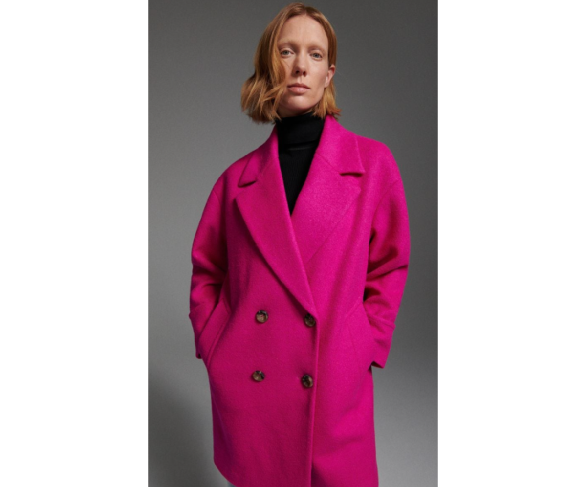 różowy płaszcz na wiosnę 2022 w stylu Katarzyny Cichopek z Reserved