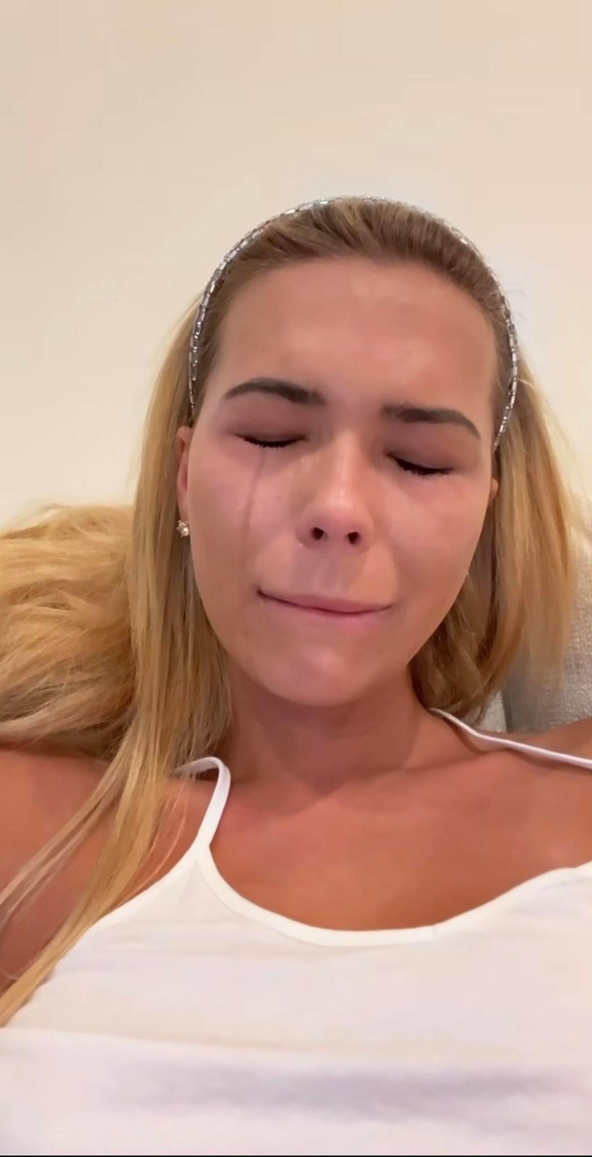 Sandra Kubicka płacze