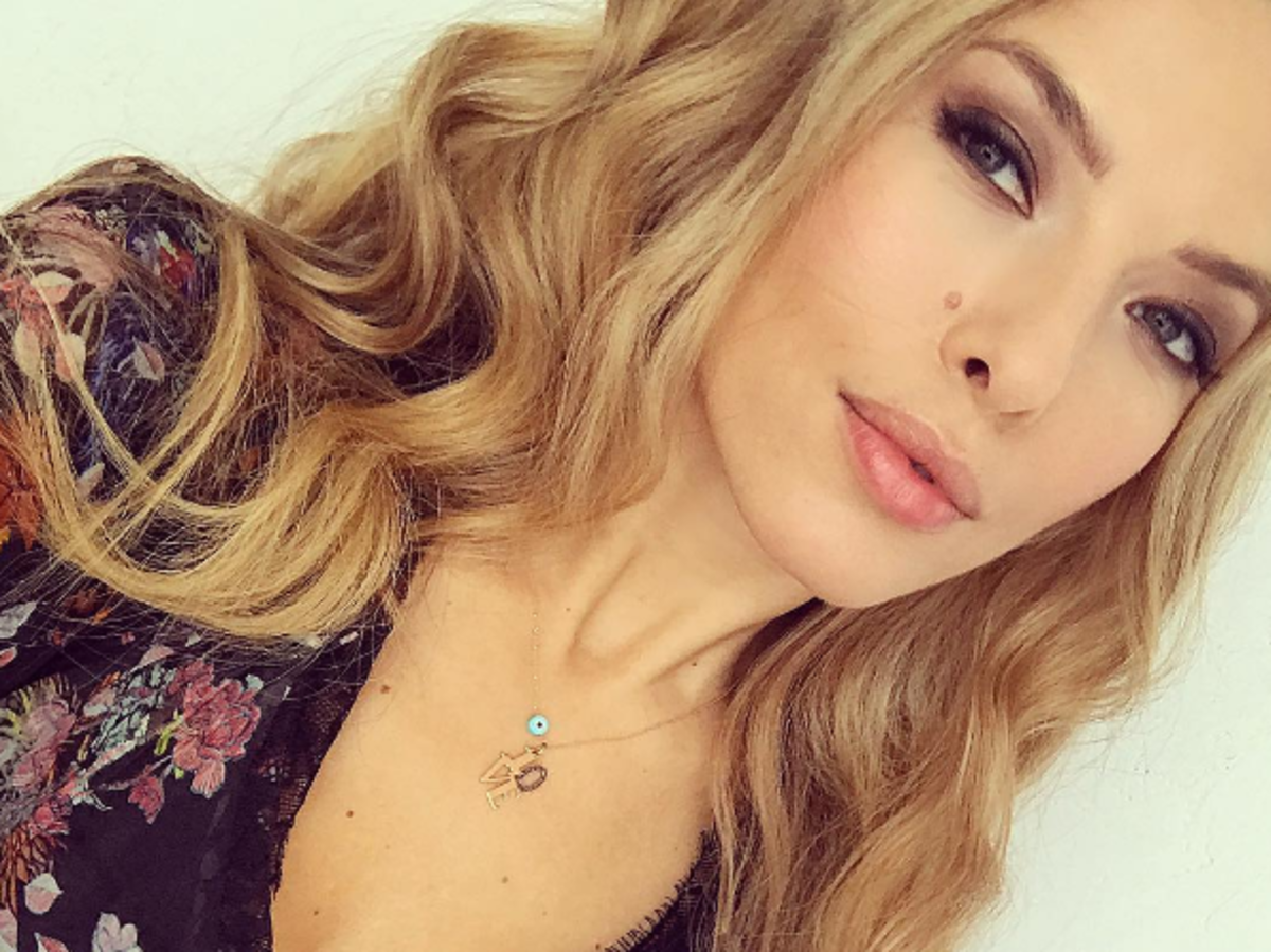 selfie Ewy Chodakowskiej z blond włosami