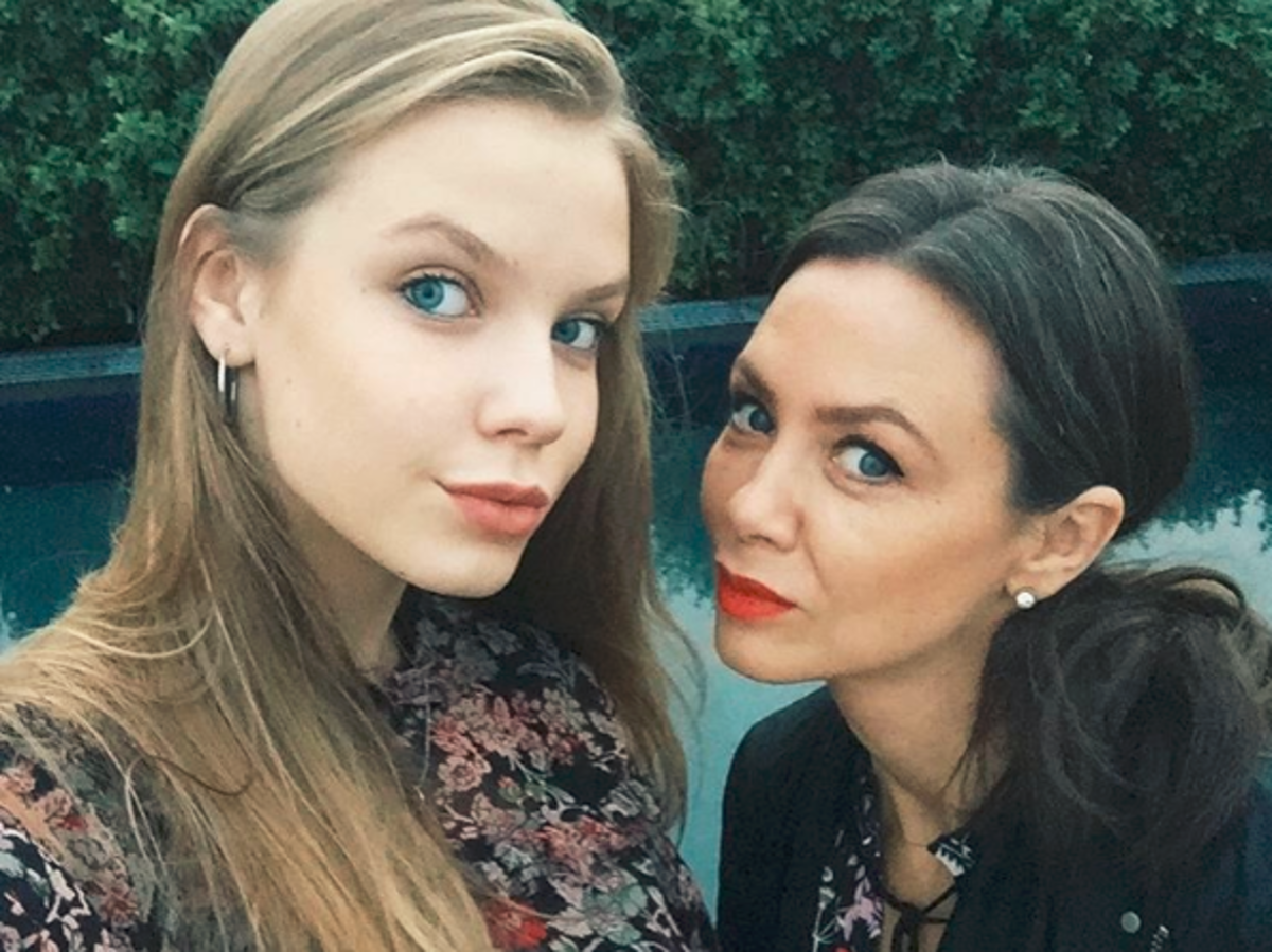 Selfie Igi Lis i Kingi Rusin w czerwonych szminkach