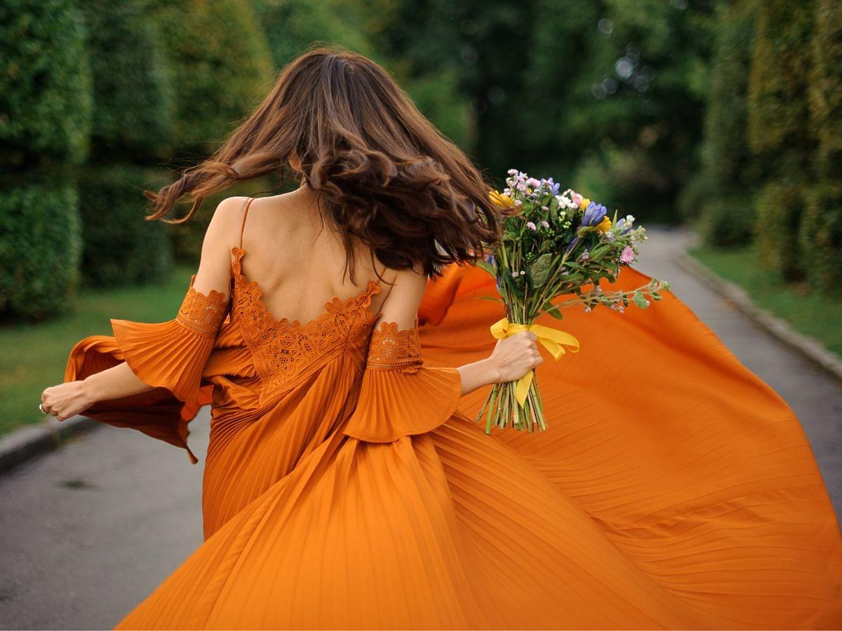 Sukienka pomarańczowa na wesele